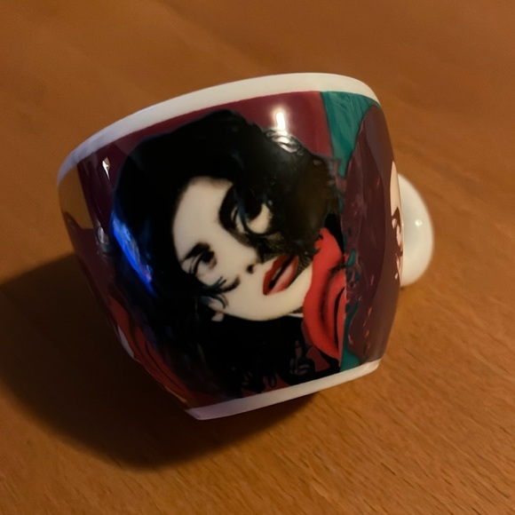 Tazas de película diseñadas por Pedro Almodóvar
